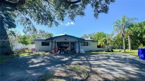1961 N 56th Way Hollywood FL 33021