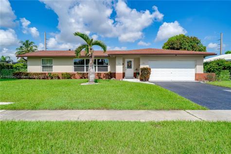 1081 SW 75th Terrace Plantation FL 33317