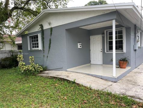 3636 Oak Avenue Miami FL 33133