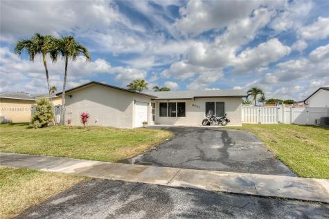 8831 NW 7th Street Pembroke Pines FL 33024