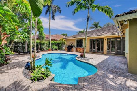 5123 Lakewood Drive Cooper City FL 33330