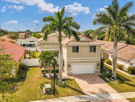 318 SW 194th Avenue Pembroke Pines FL 33029