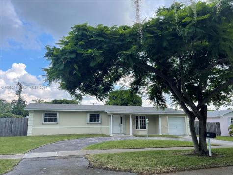 8971 Ridgeland Drive Cutler Bay FL 33157