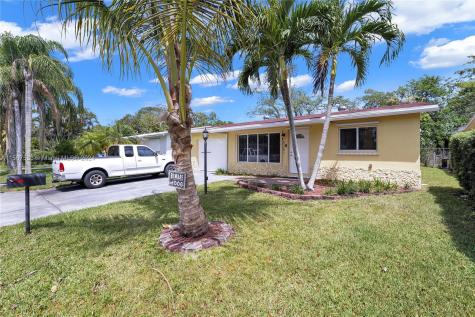 6281 SW 8th Street North Lauderdale FL 33068