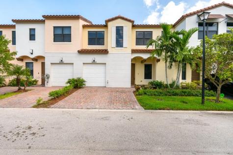 20915 NW 1st Court Pembroke Pines FL 33029