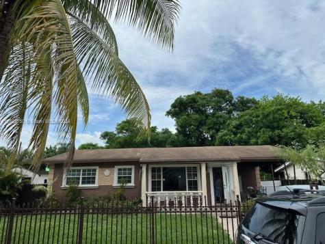 270 NE 161st Street Miami FL 33162