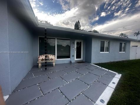 1040 NW 96th Terrace Pembroke Pines FL 33024