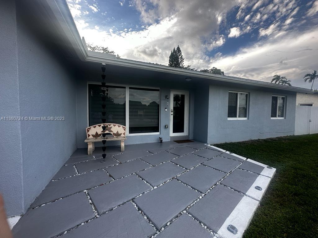 1040 NW 96th Terrace Pembroke Pines FL 33024