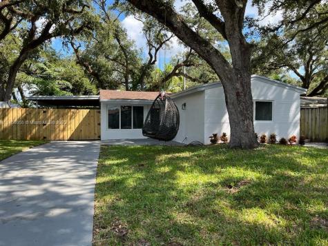 6611 Freedom Street Hollywood FL 33024