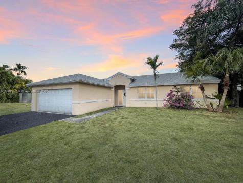 4021 SW 70th Terrace Davie FL 33314