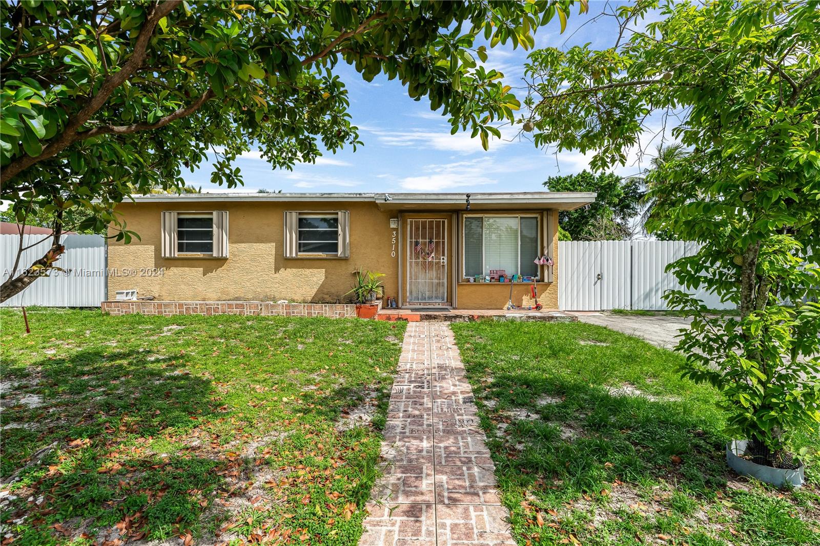 3510 SW 32nd Court West Park FL 33023