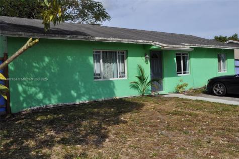 3401 NW 194th Terrace Miami Gardens FL 33056