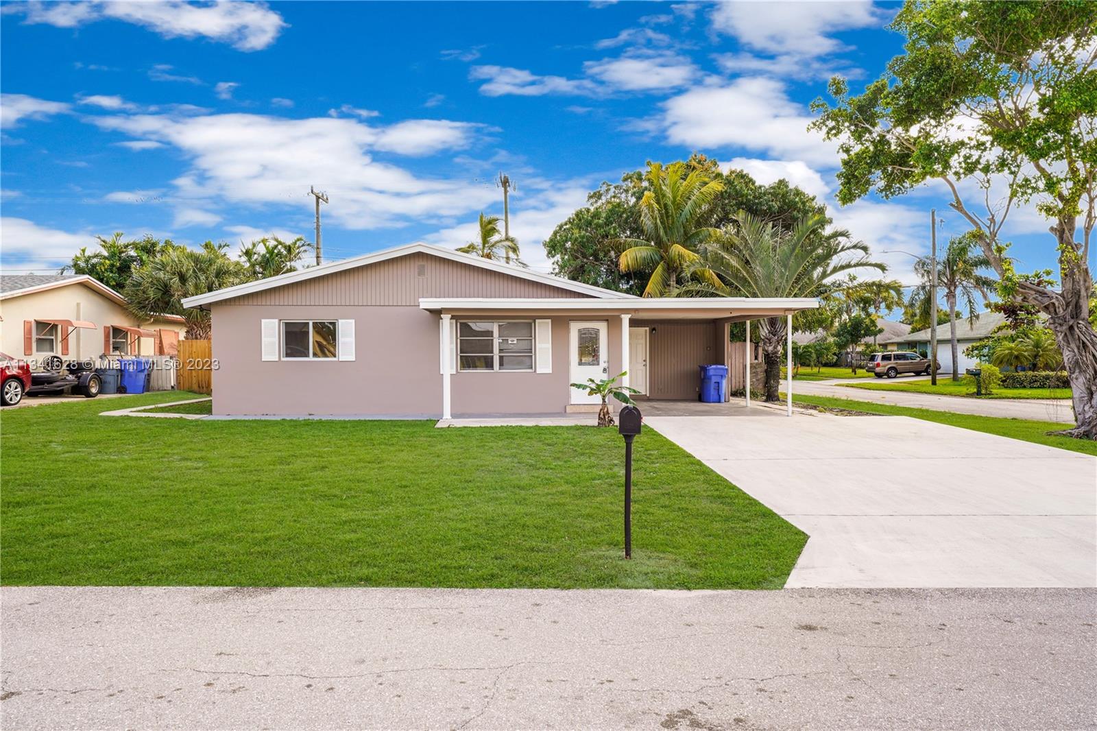 1142 Pine Tree Drive Lantana FL 33462