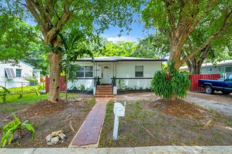 12325 NE 11th Place North Miami FL 33161