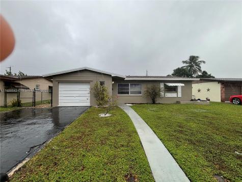 1111 N 76th Terrace Hollywood FL 33024