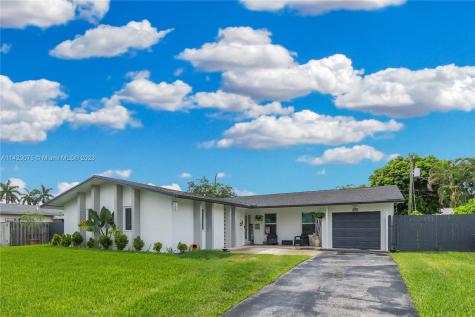 9720 Bel Aire Drive Cutler Bay FL 33157