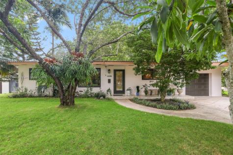 14350 Lake Crescent Place Miami Lakes FL 33014