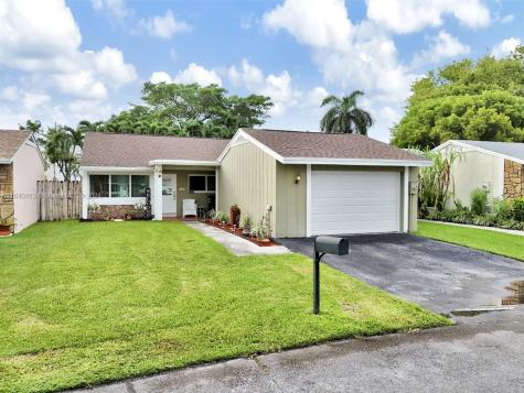 1330 S Quetzal Court Homestead FL 33035