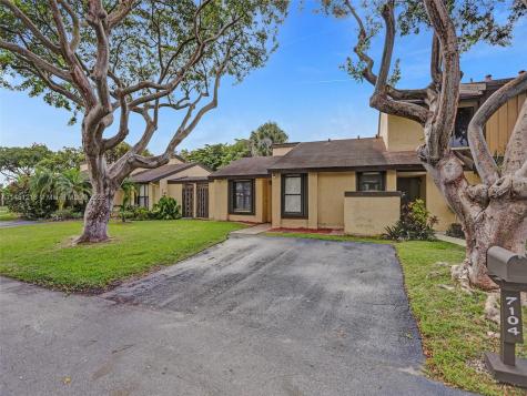 7104 SW 127th Court Miami FL 33183