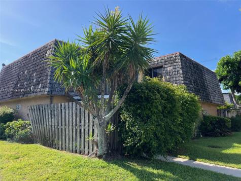 261 Woodland Road Palm Springs FL 33461