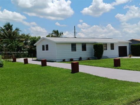 1028 Kentucky Avenue Clewiston FL 33440