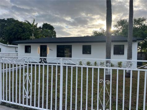 18711 NW 47th Court Miami Gardens FL 33055