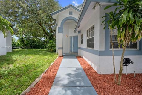 9952 SW 16th Street Pembroke Pines FL 33025