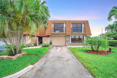 1426 SW 109th Way Davie FL 33324