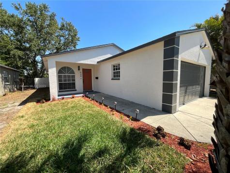 639 76th Avenue N St Petersburg FL 33702
