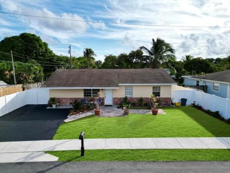 204 SE 8th Street Delray Beach FL 33483
