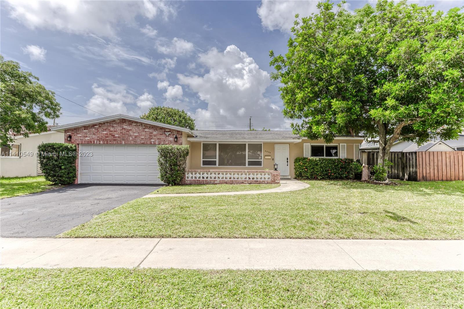 5508 Harrison Street Hollywood FL 33021