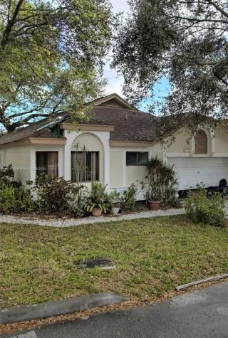 318 Bishop Road North Lauderdale FL 33068