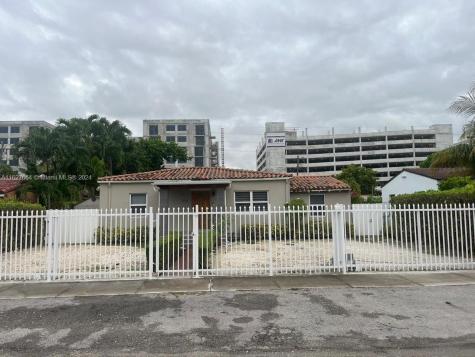 3718 NW 12th Street Miami FL 33126