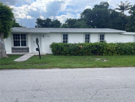21960 SW 118th Avenue Miami FL 33170