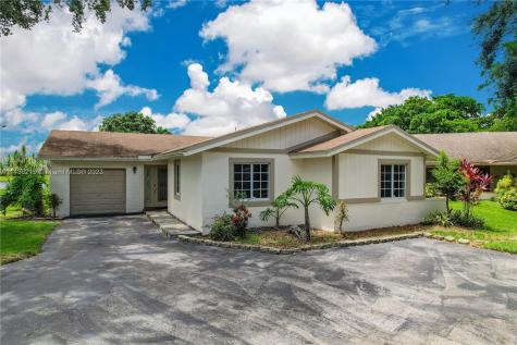 2161 Nova Village Drive Davie FL 33317