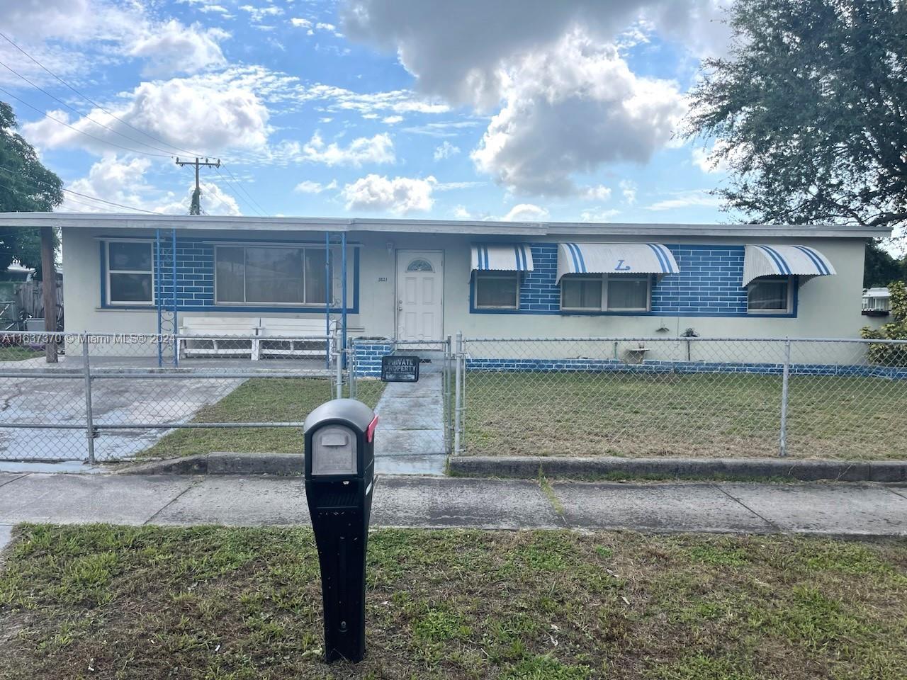 3821 SW 43rd Avenue West Park FL 33023
