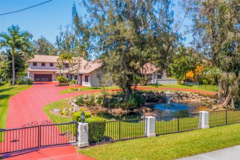 11351 SW 3rd Street Plantation FL 33325