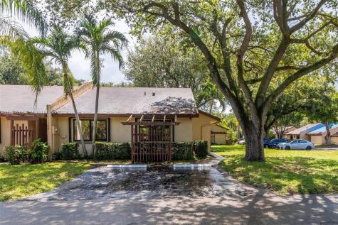 1541 NW 98th Terrace Pembroke Pines FL 33024
