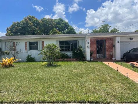 2814 SW 92nd Court Miami FL 33165