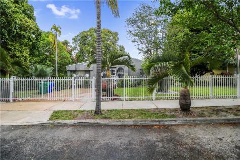 563 NW 48th Street Miami FL 33127