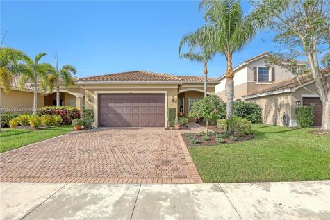8428 Calabria Lakes Drive Boynton Beach FL 33473