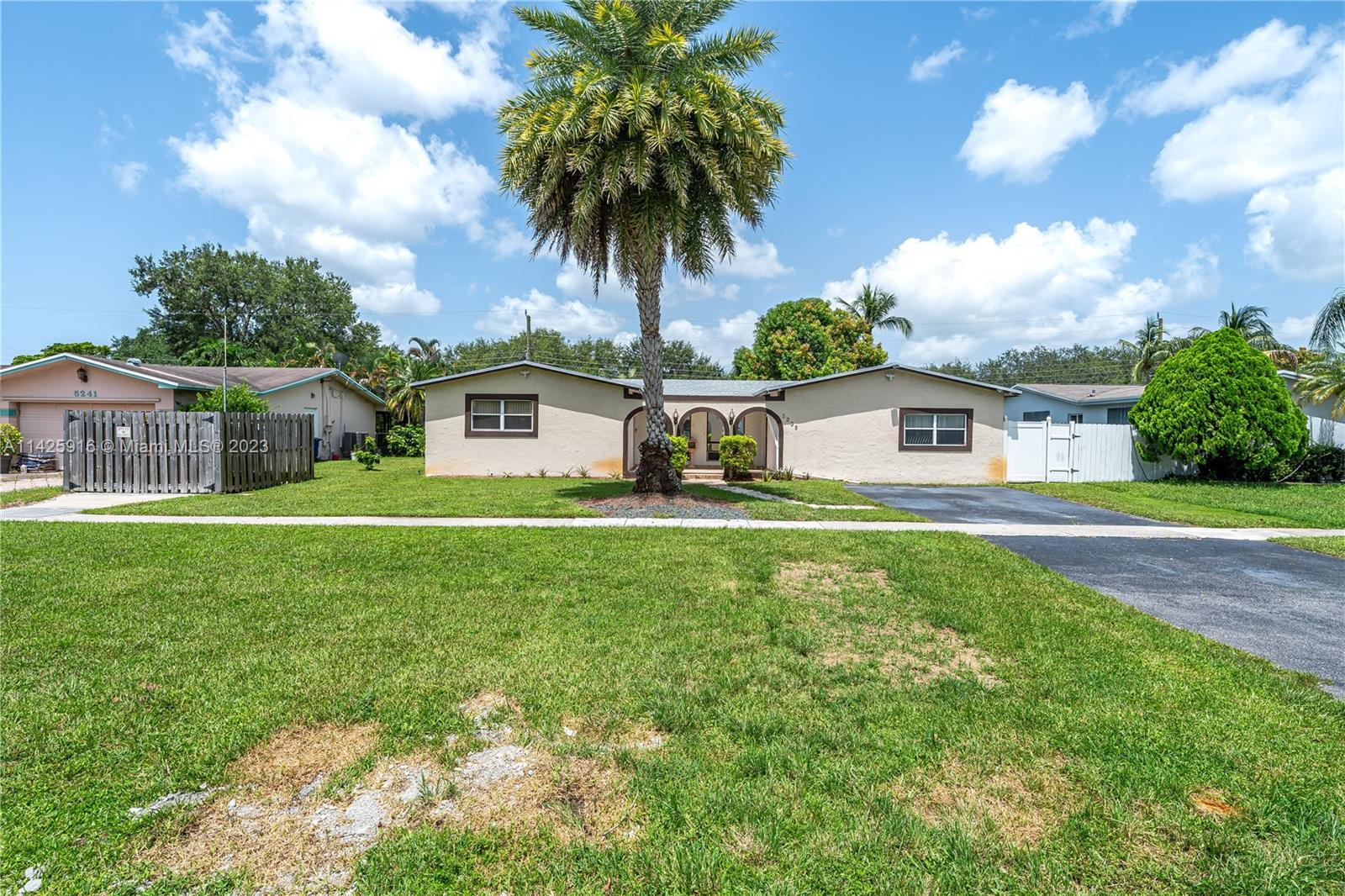 5235 SW 90th Avenue Cooper City FL 33328