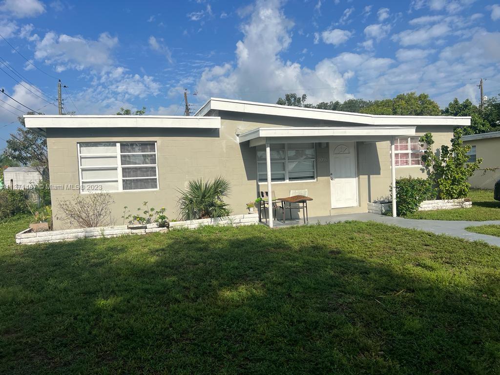 2720 SW 53rd Avenue West Park FL 33023