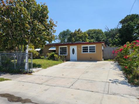 3788 SW 40th Street West Park FL 33023
