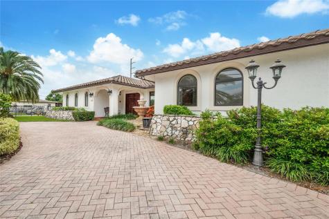 380 SW 82nd Avenue Miami FL 33144