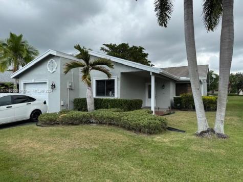 962 NW 89th Avenue Plantation FL 33324