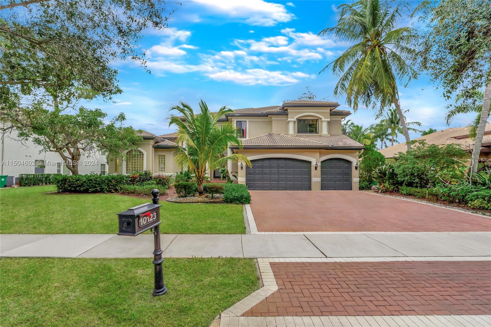 10123 S Lake Vista Circle Davie FL 33328