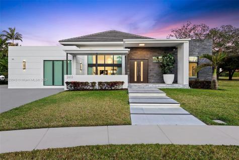 2610 Oak Park Drive Davie FL 33330