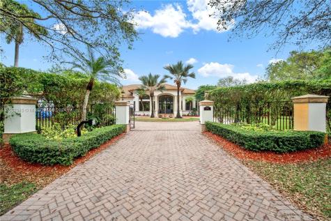 10651 SW 67th Court Pinecrest FL 33156
