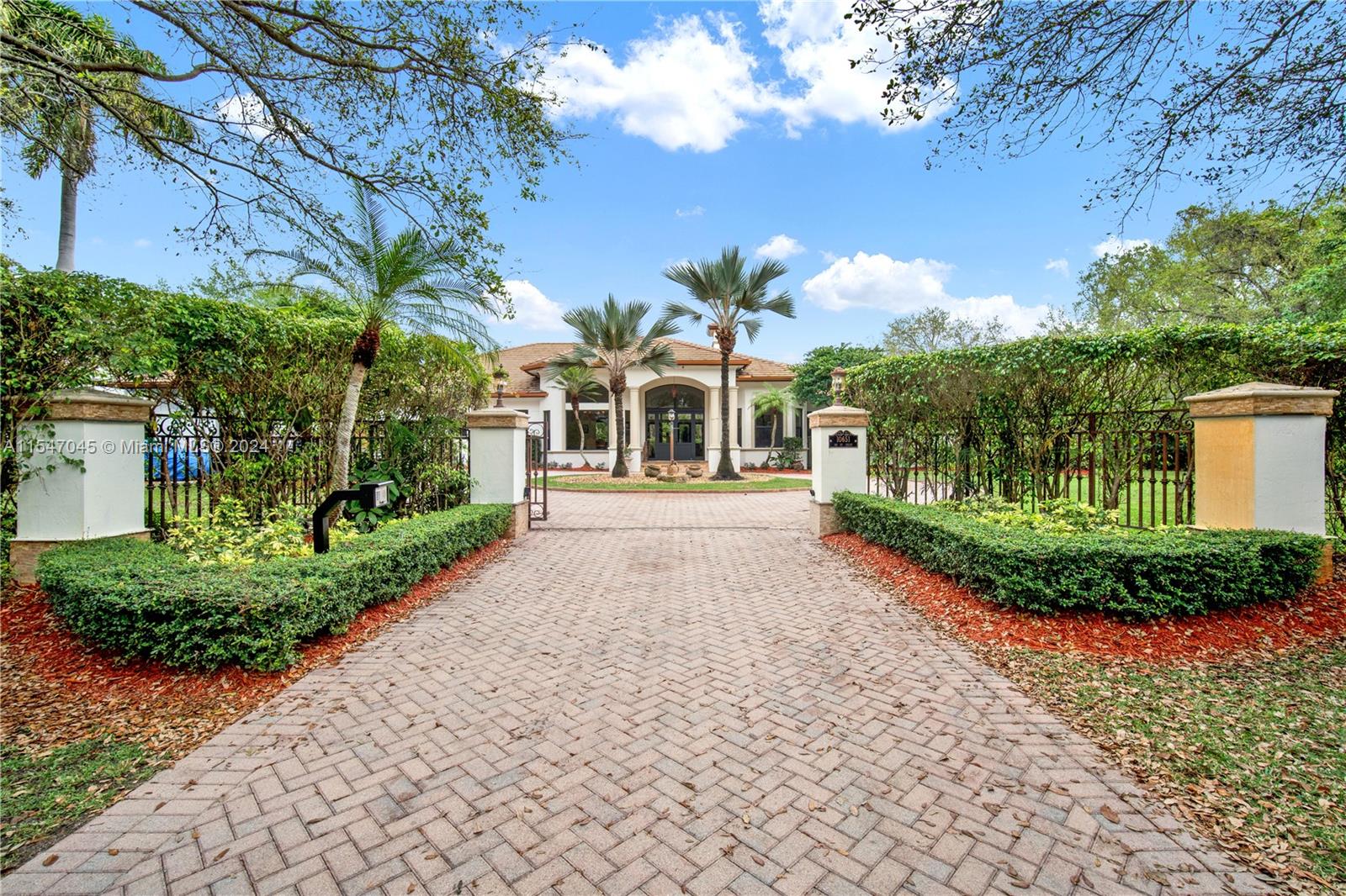 10651 SW 67th Court Pinecrest FL 33156